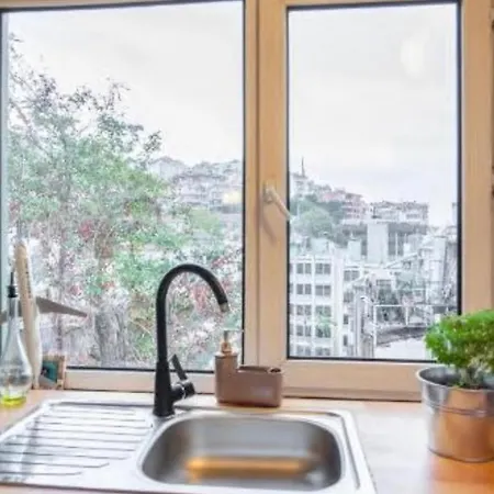 Cihangir, Taksim, Bosphorus View Apartment *